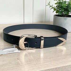 NWT Gap Women’s Black and Gold Vegan-Leather Belt